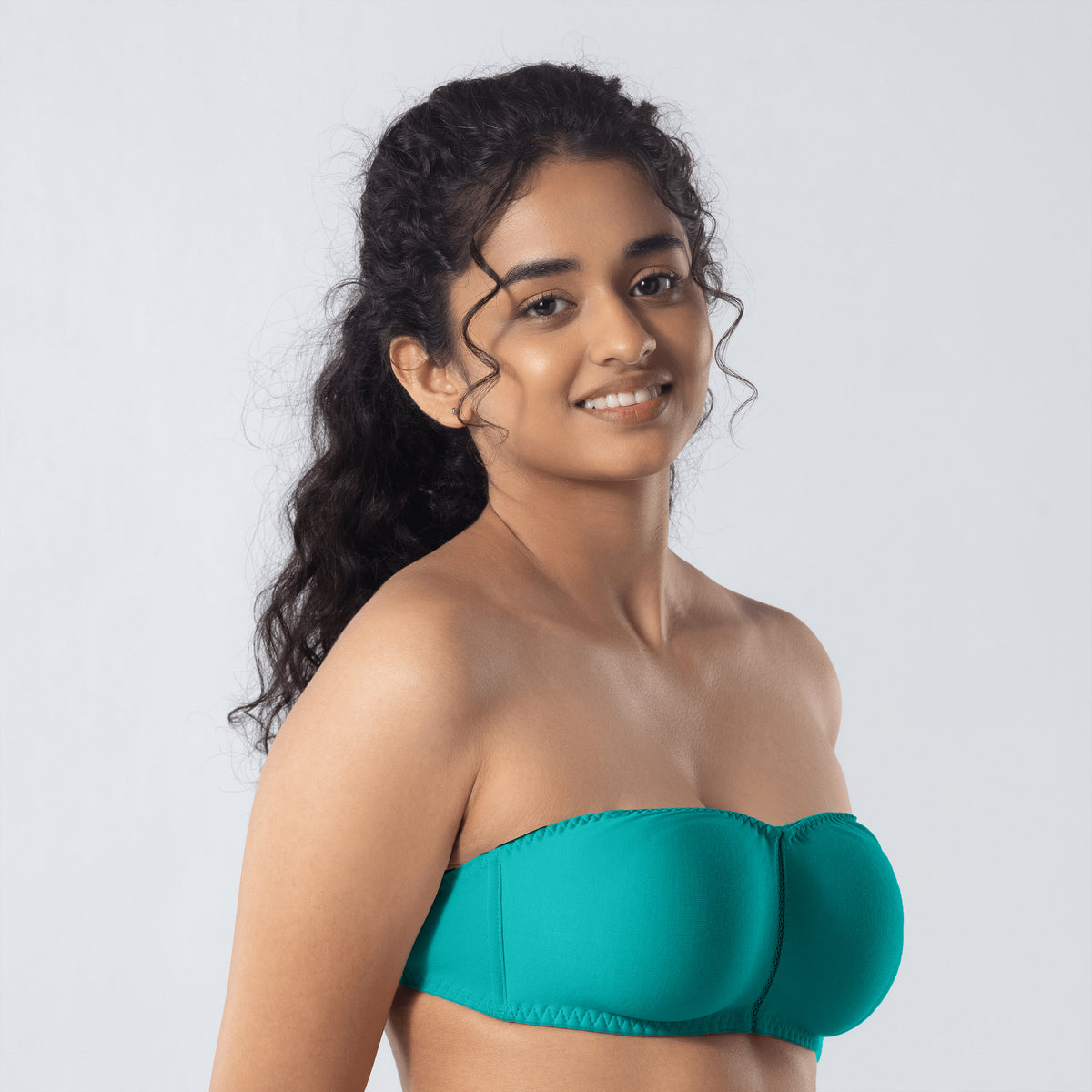 LadyO Jaz Trendy Top Bra in Pastel Green without straps, side view.
