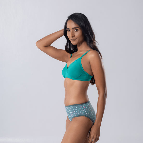 LadyO Zara T-shirt Bra in pastel green with adjustable straps, side view worn by model.